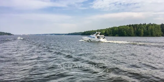 Отдых на водохранилище на яхте